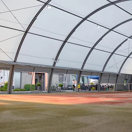 Biznes By Shausha Garden1 Hotel *